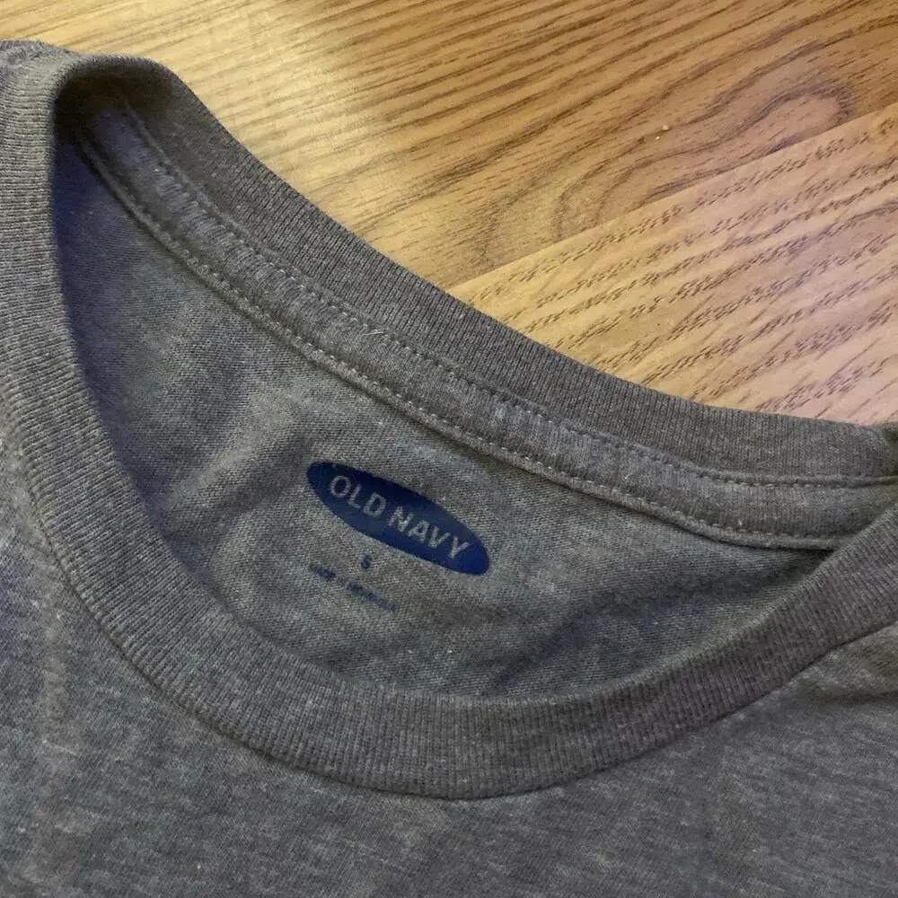 Friends Christmas T-Shirt Size Small - Picture 3 of 5